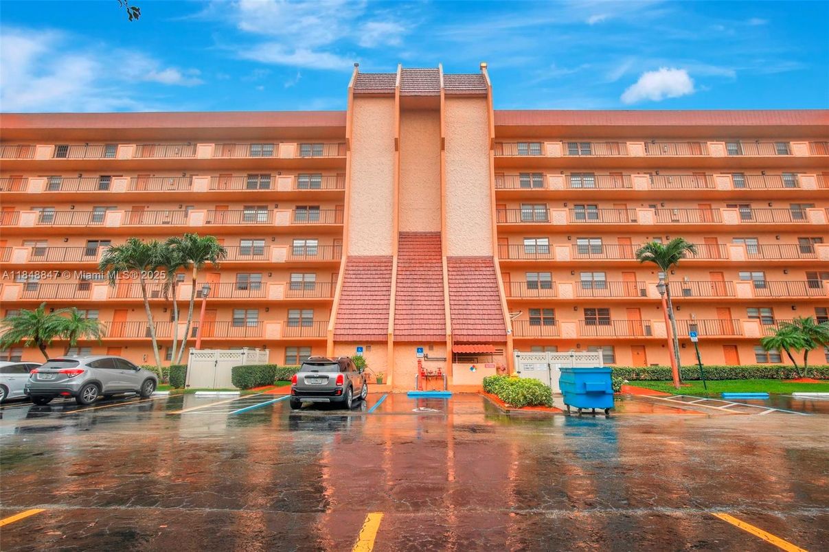 Exterior, Facade, Condo Building
