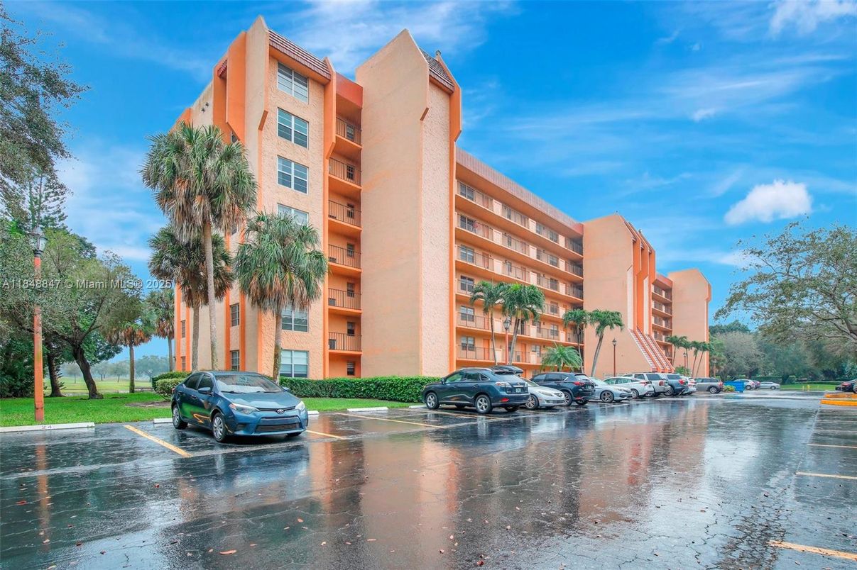 Exterior, Facade, Condo Building