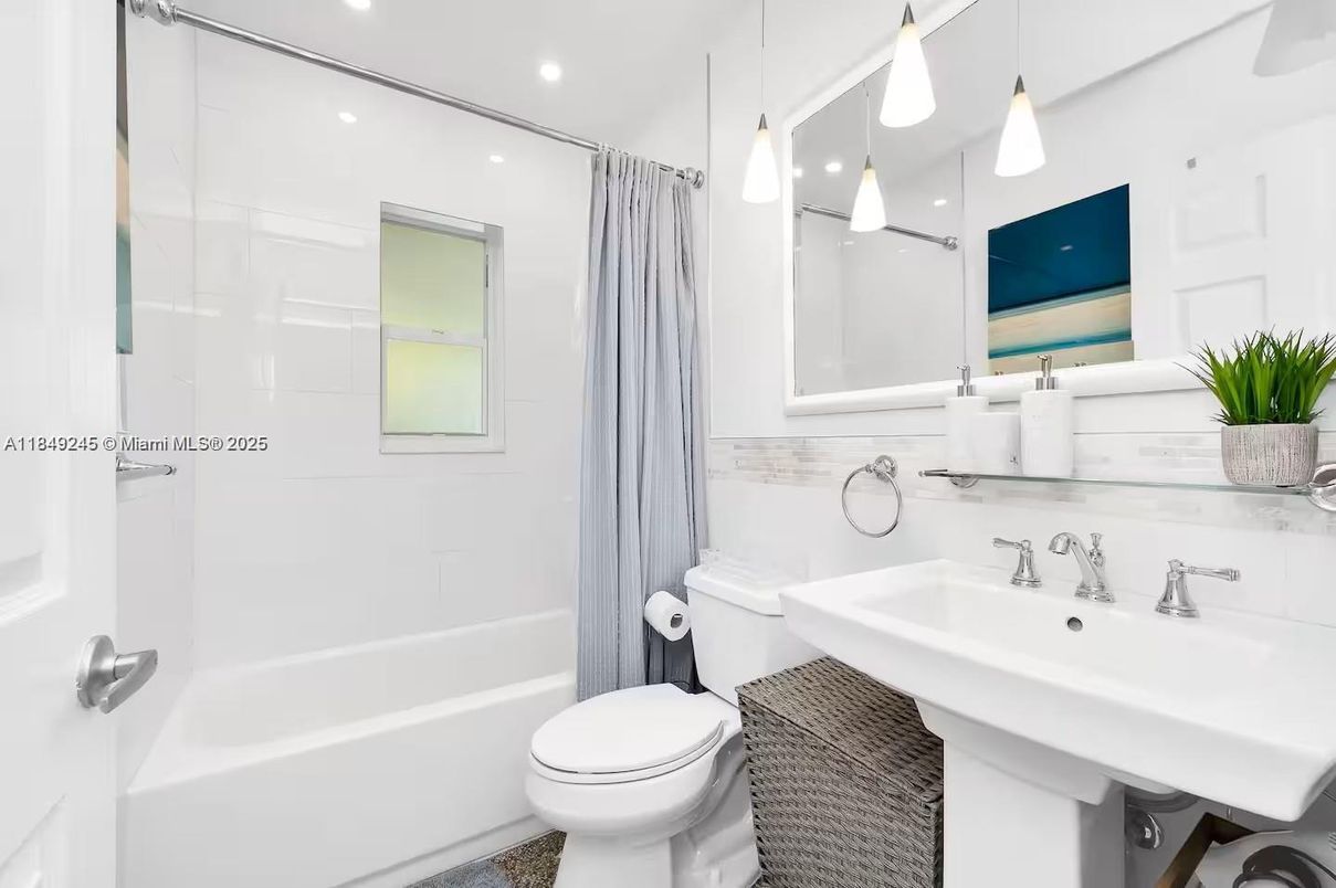 Bathroom, Interior, Pendant Lights, Recessed Lighting
