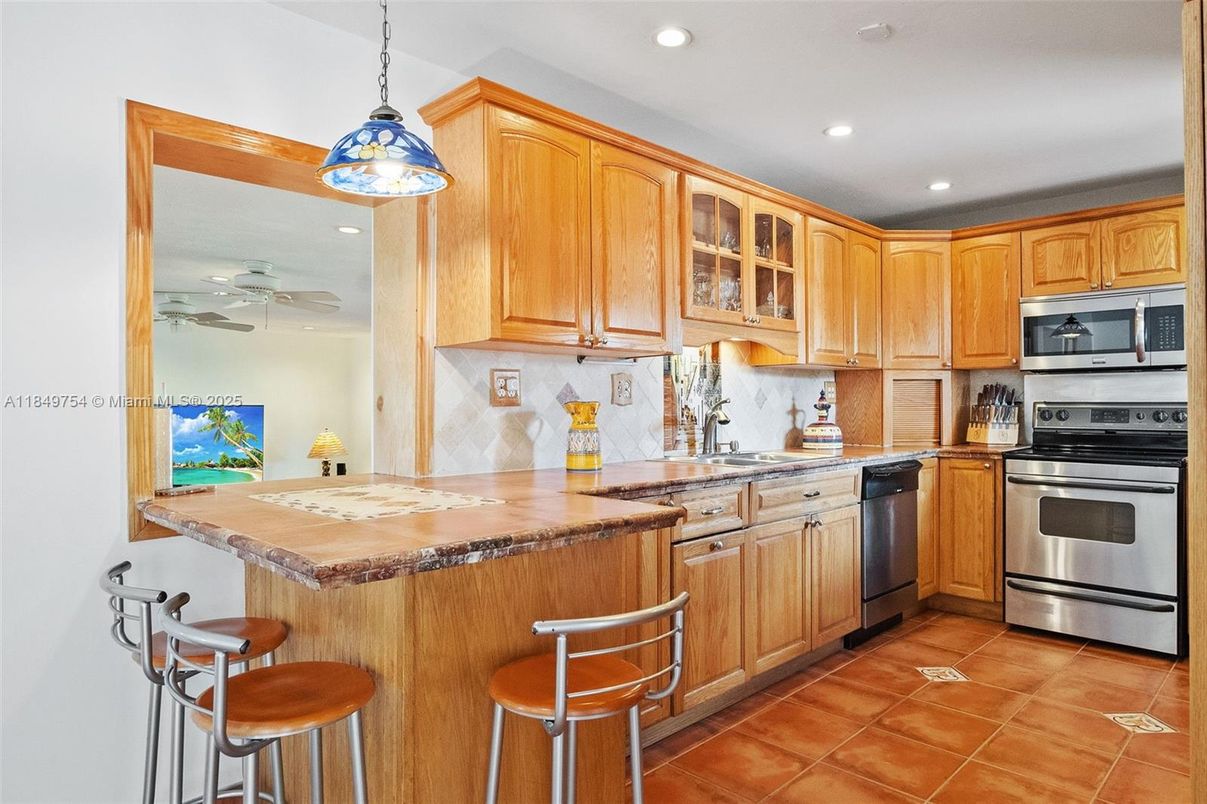 Interior, Kitchen, Pendant Lights, Recessed Lighting, Stainless Steel Appliances