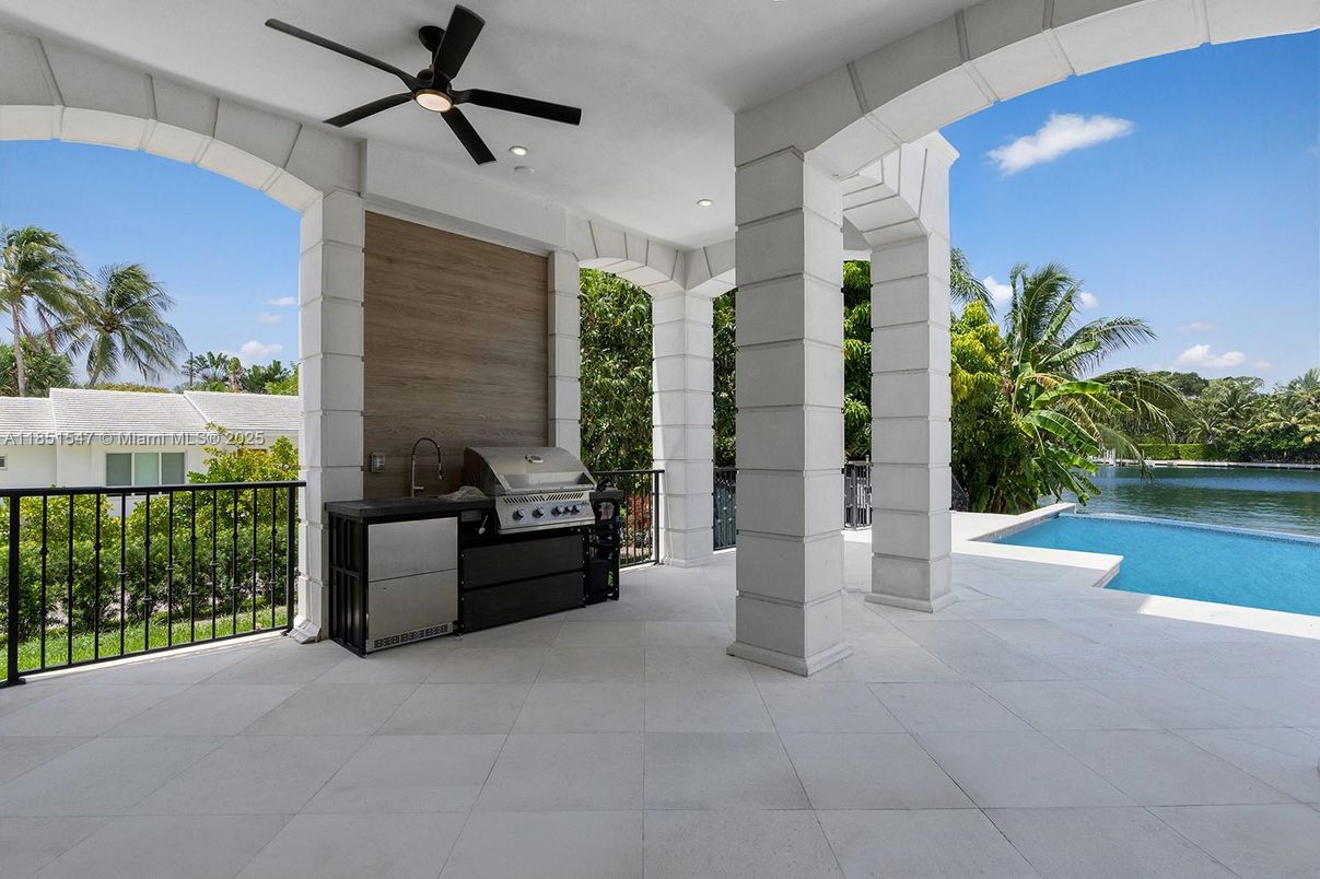 Exterior, Pool, Water