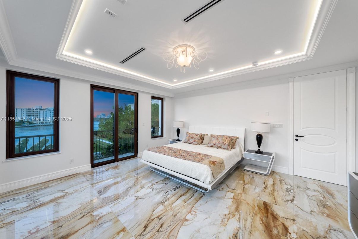 Bedroom, Interior, Marble, Recessed Lighting, Water