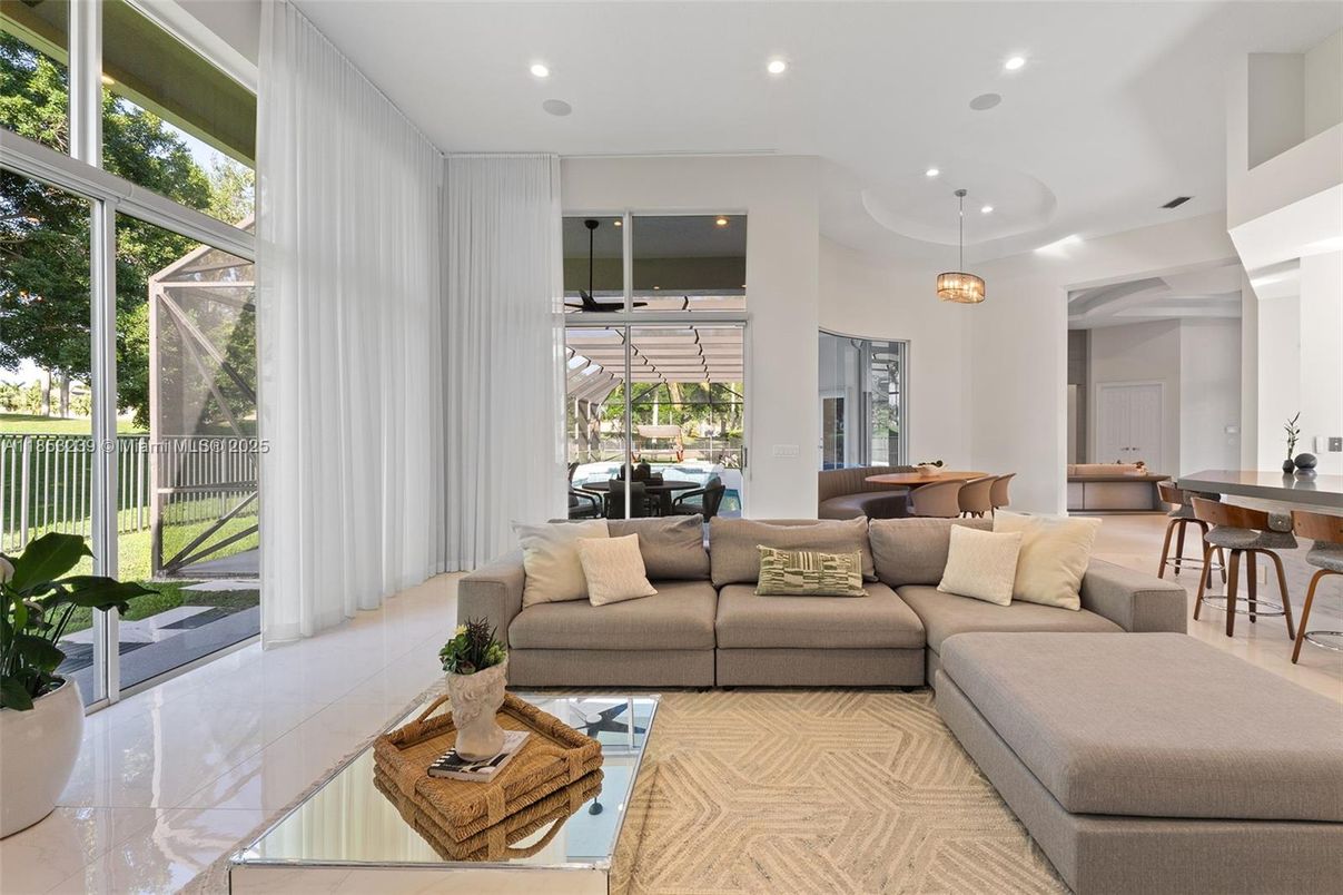 Dining room, Interior, Living room, Pendant Lights, Recessed Lighting