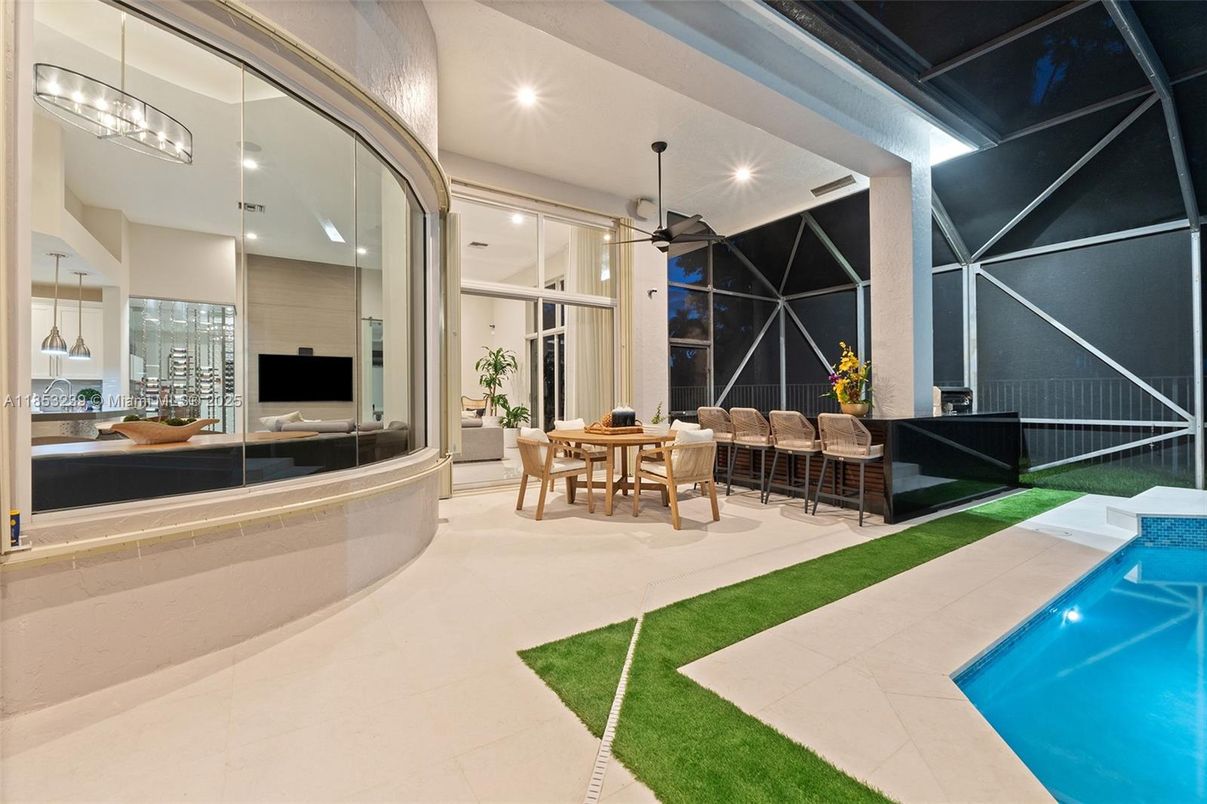Dining room, Interior, Pendant Lights, Pool, Recessed Lighting