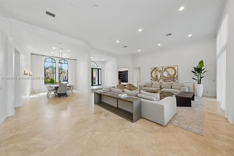 Dining room, Interior, Living room, Pendant Lights, Recessed Lighting