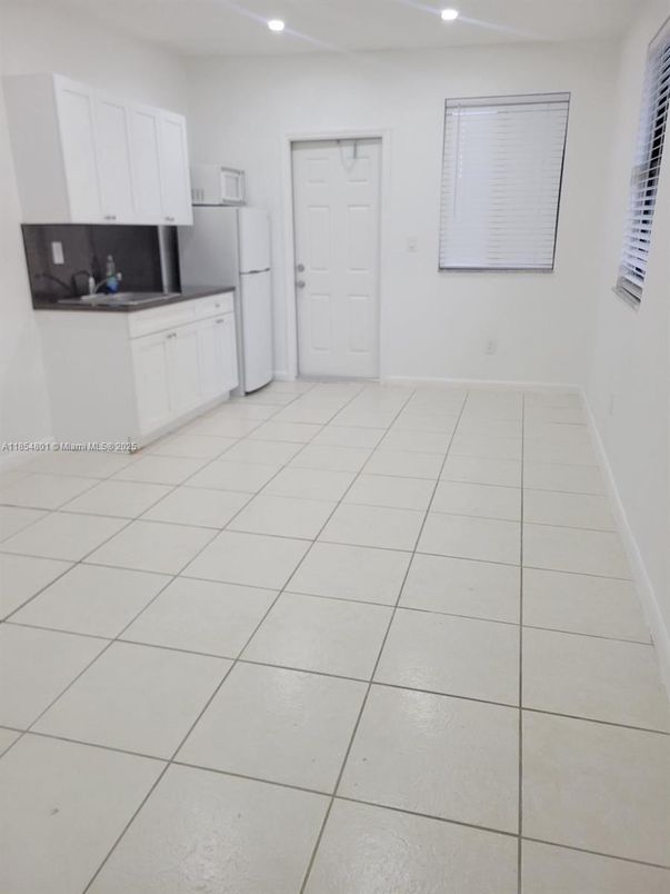 Empty room, Interior, Kitchen, Recessed Lighting