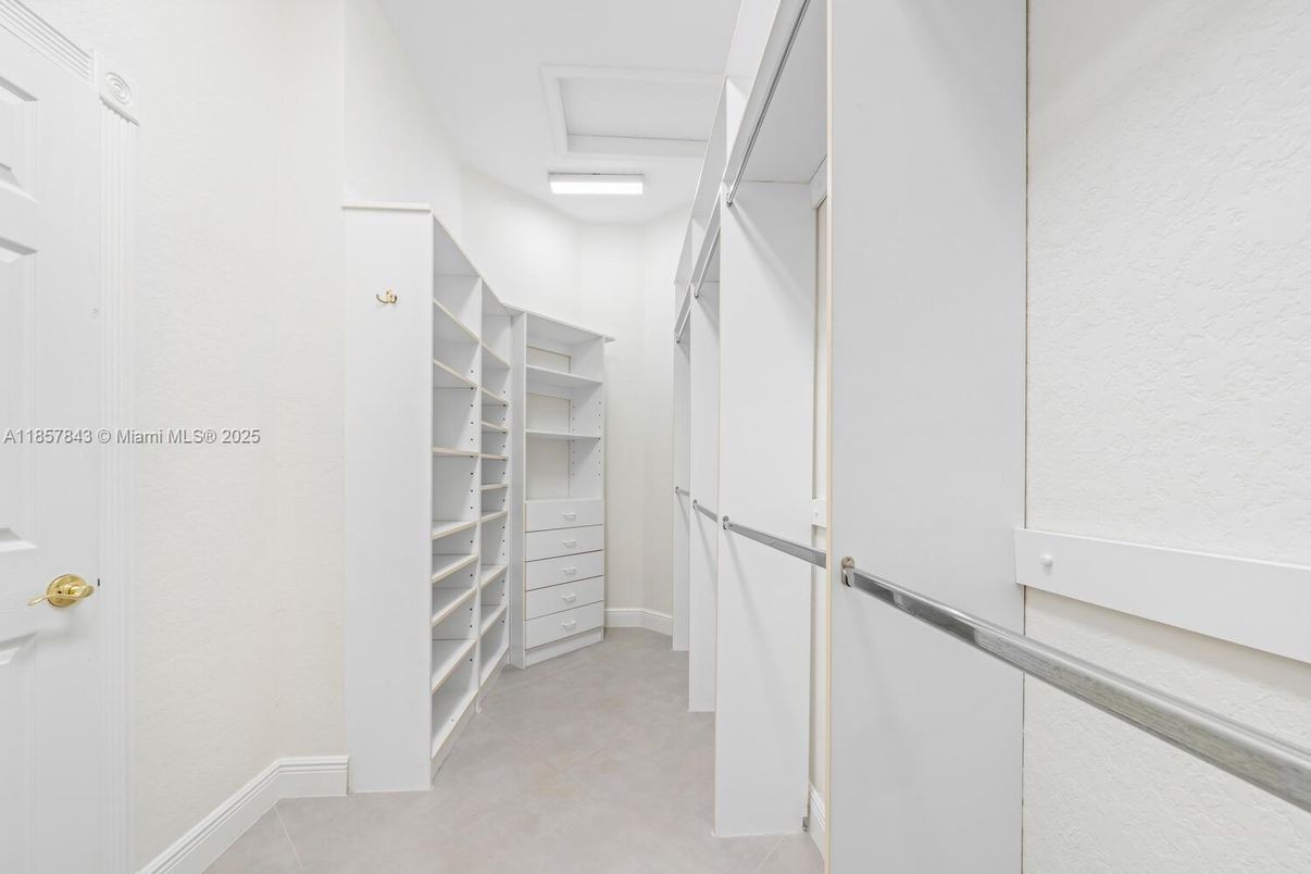 Interior, Walk-in Closets