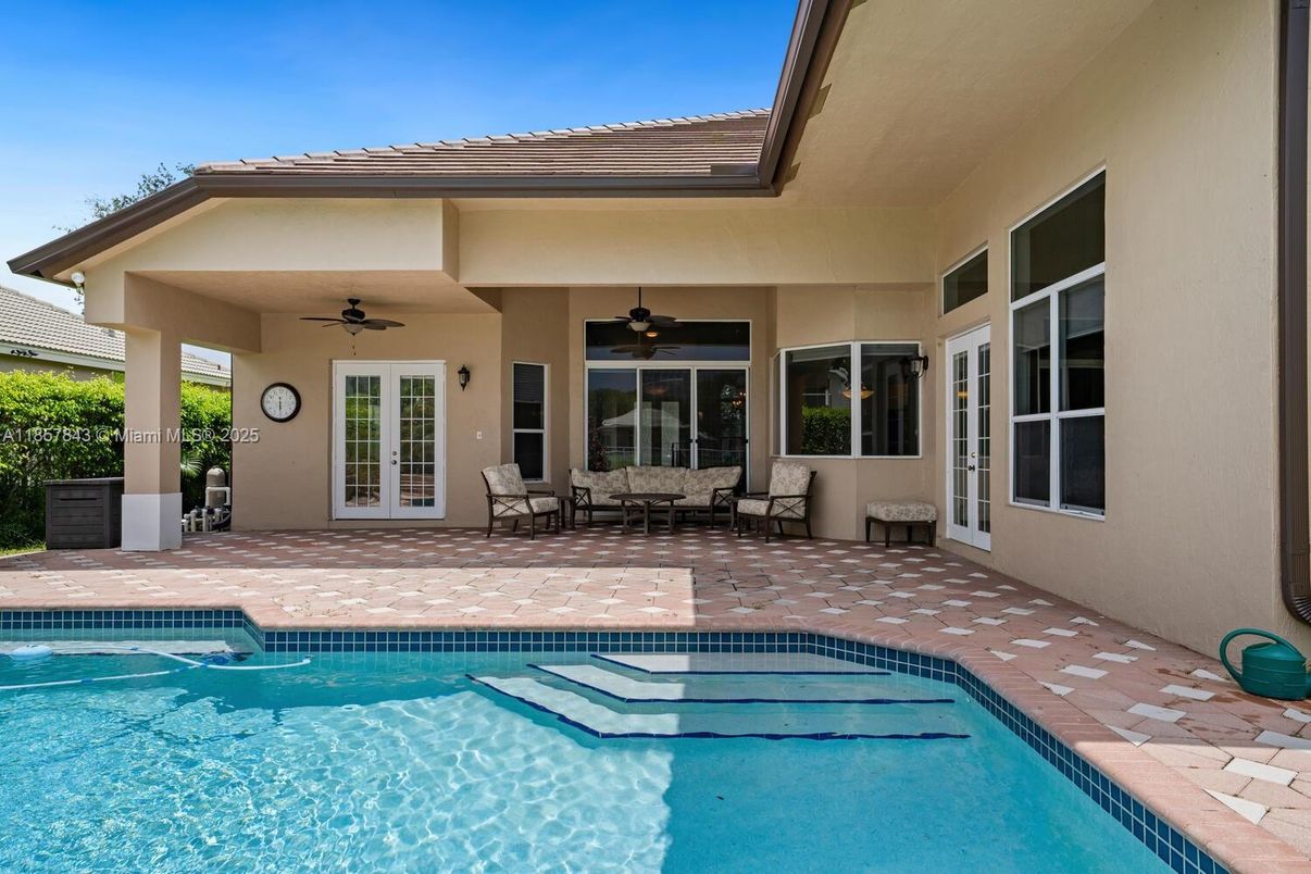 Exterior, Pool