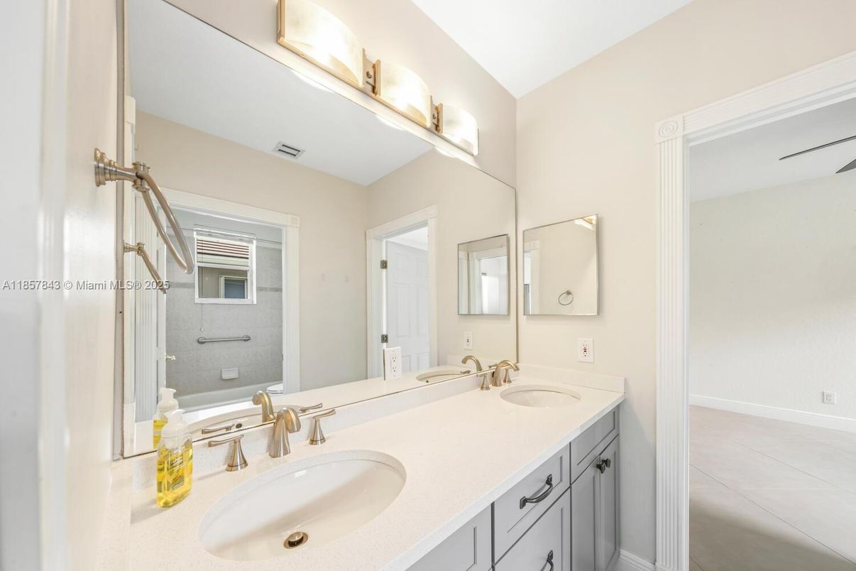 Bathroom, Dual Sink Vanities, Interior
