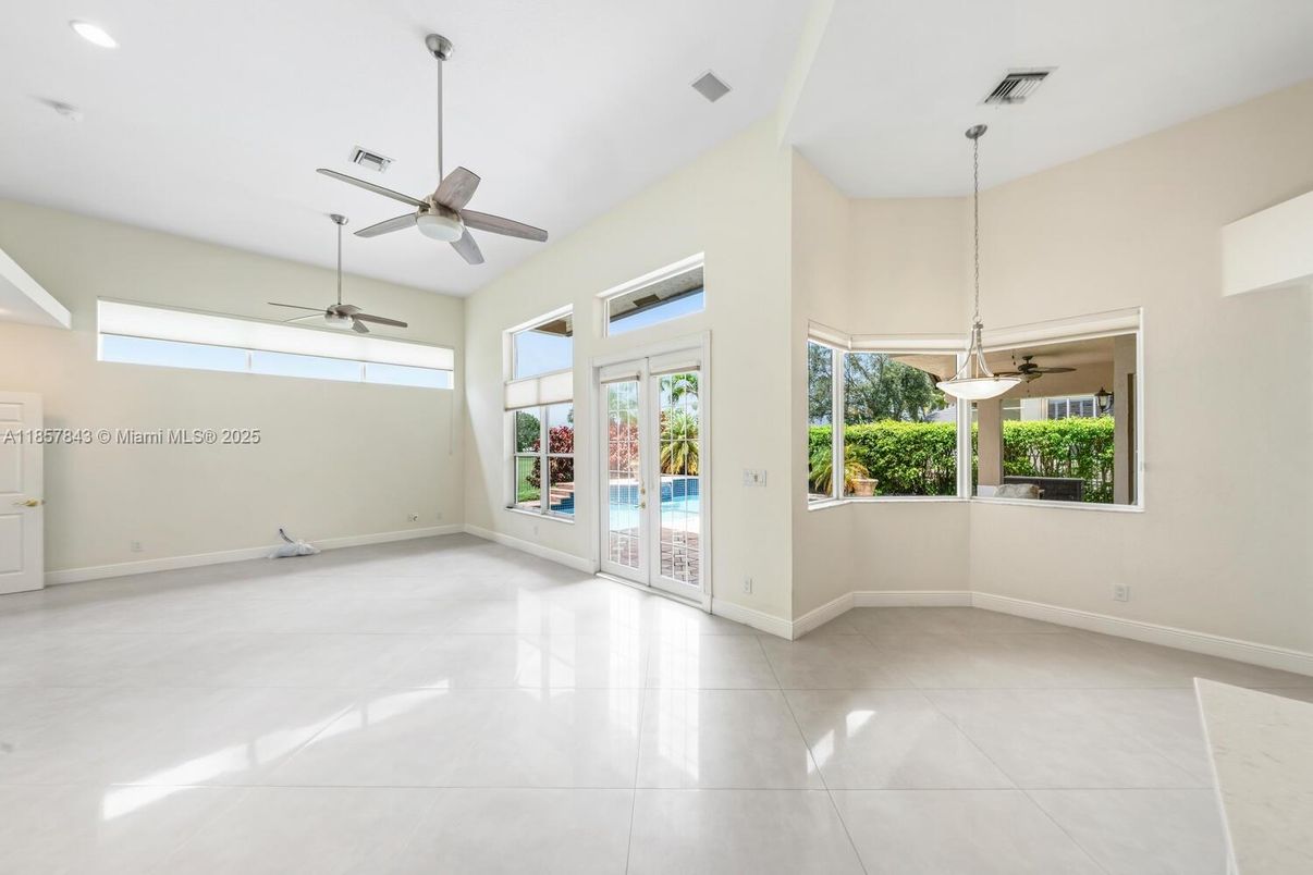 Empty room, Interior, Pendant Lights, Recessed Lighting