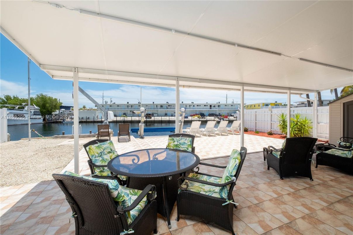 Exterior, Sun Room, Water