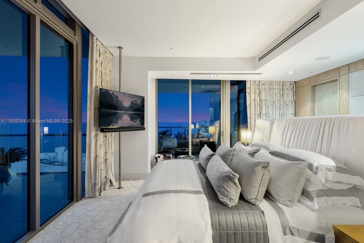 Bedroom, Interior, Recessed Lighting, Water