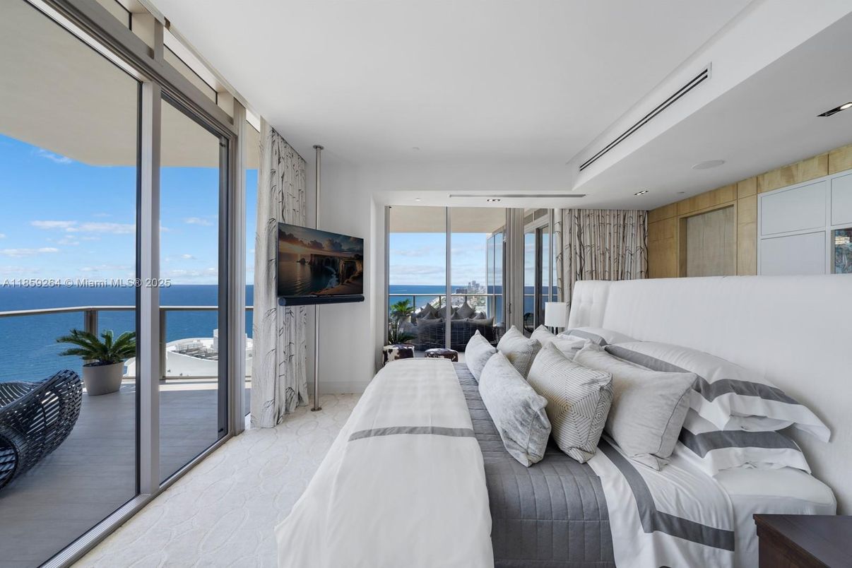 Bedroom, Interior, Recessed Lighting, Water