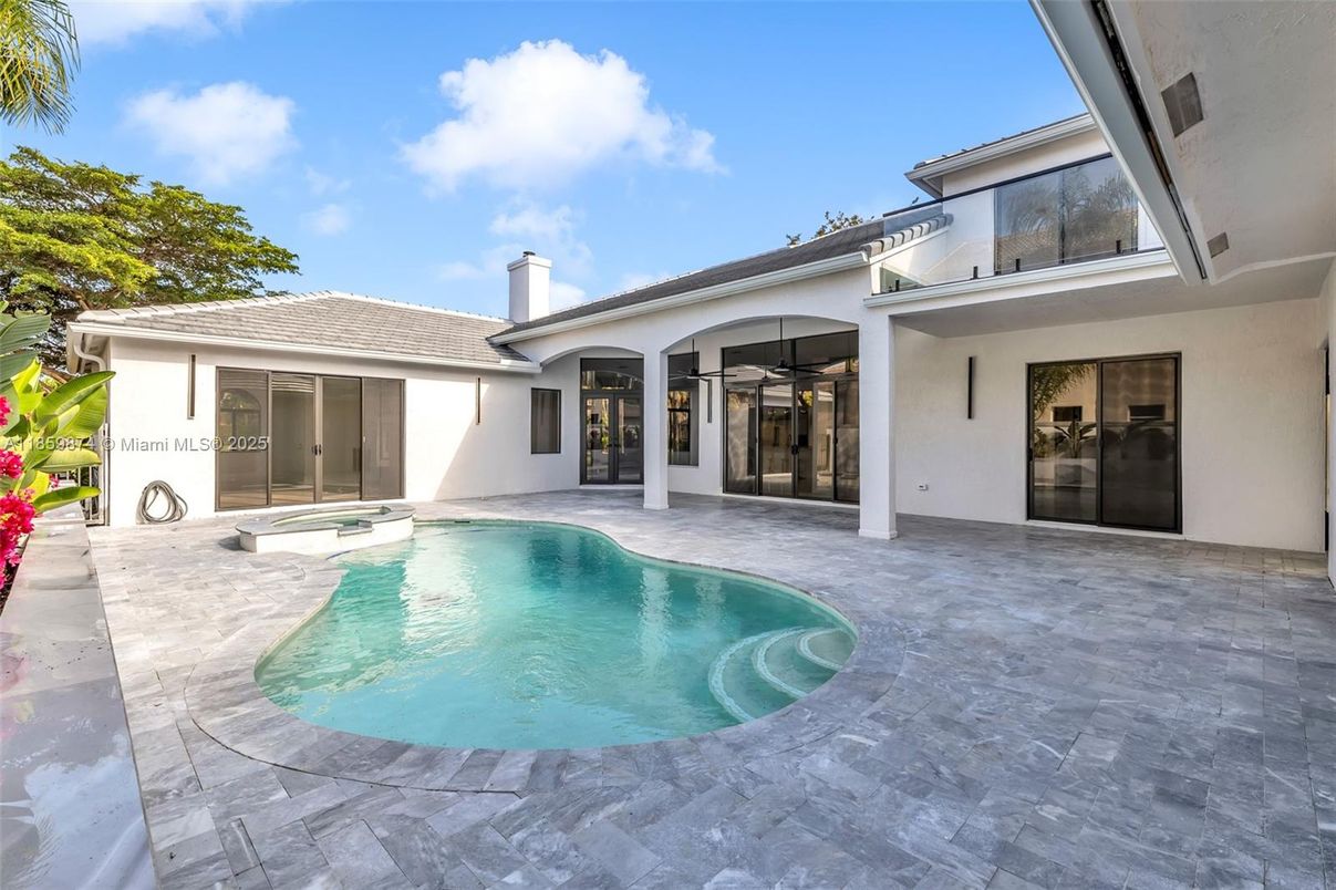 Exterior, Pool