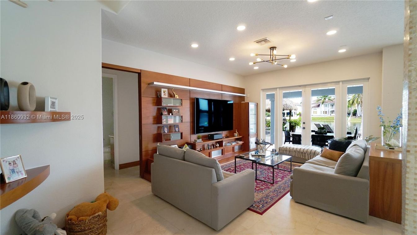 Interior, Living room, Pendant Lights, Recessed Lighting