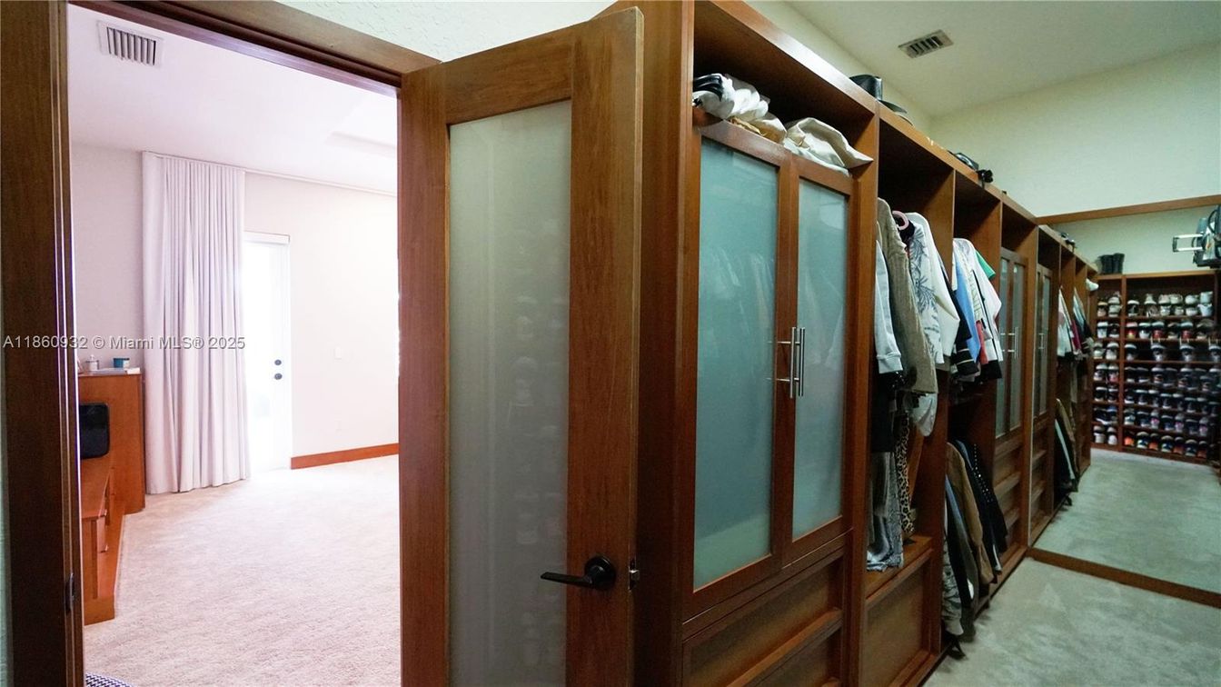 Interior, Walk-in Closets