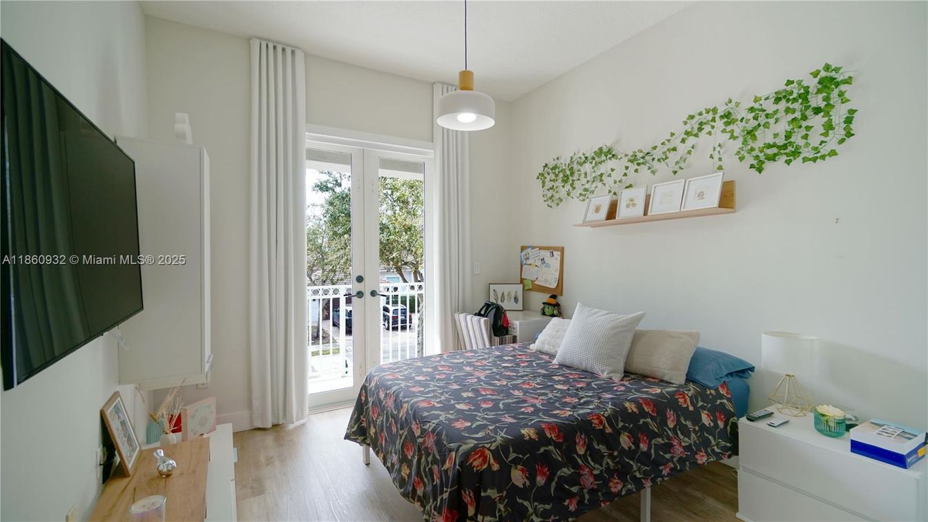 Bedroom, Interior, Pendant Lights, Wood Texture Flooring