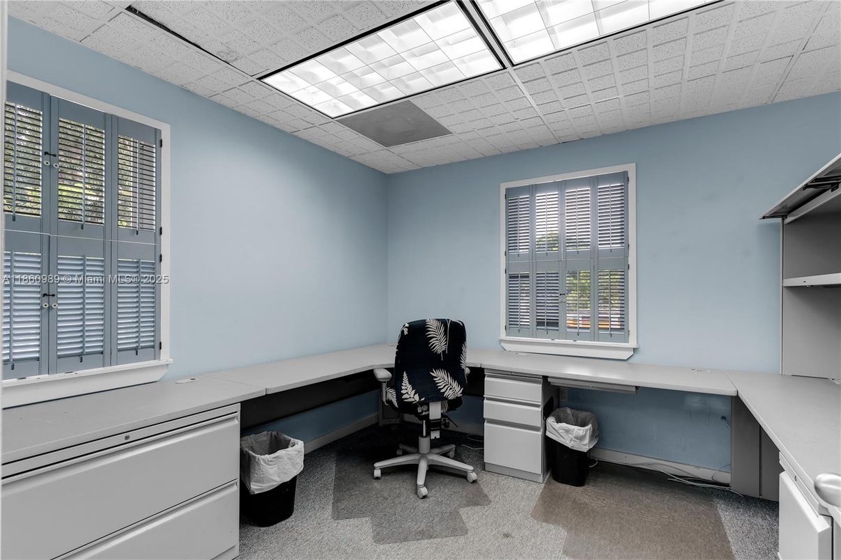 Home Office, Interior