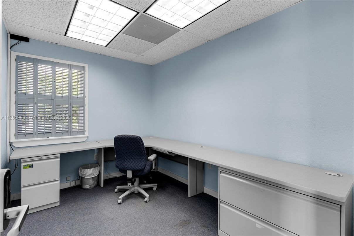 Home Office, Interior