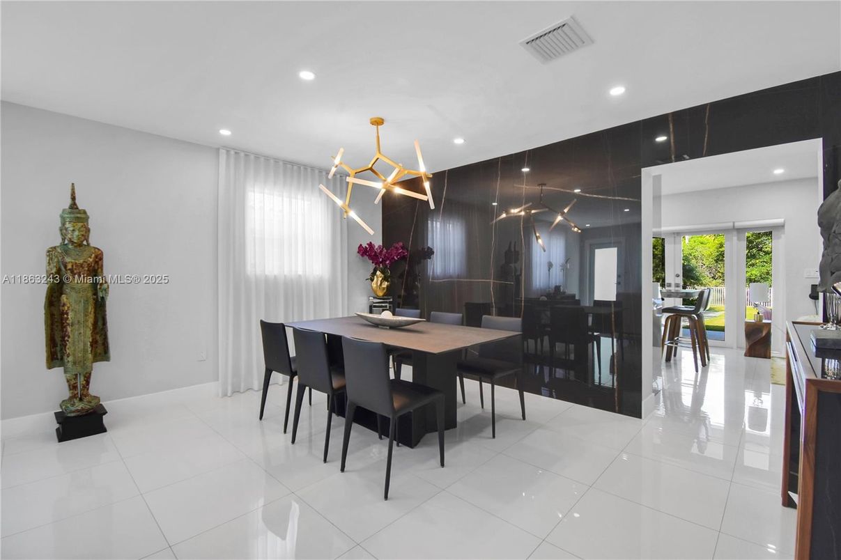 Dining room, Interior, Pendant Lights, Recessed Lighting