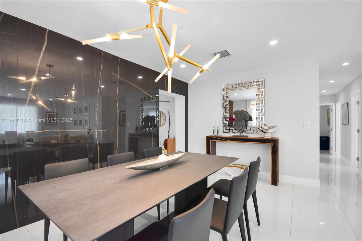 Dining room, Interior, Pendant Lights, Recessed Lighting