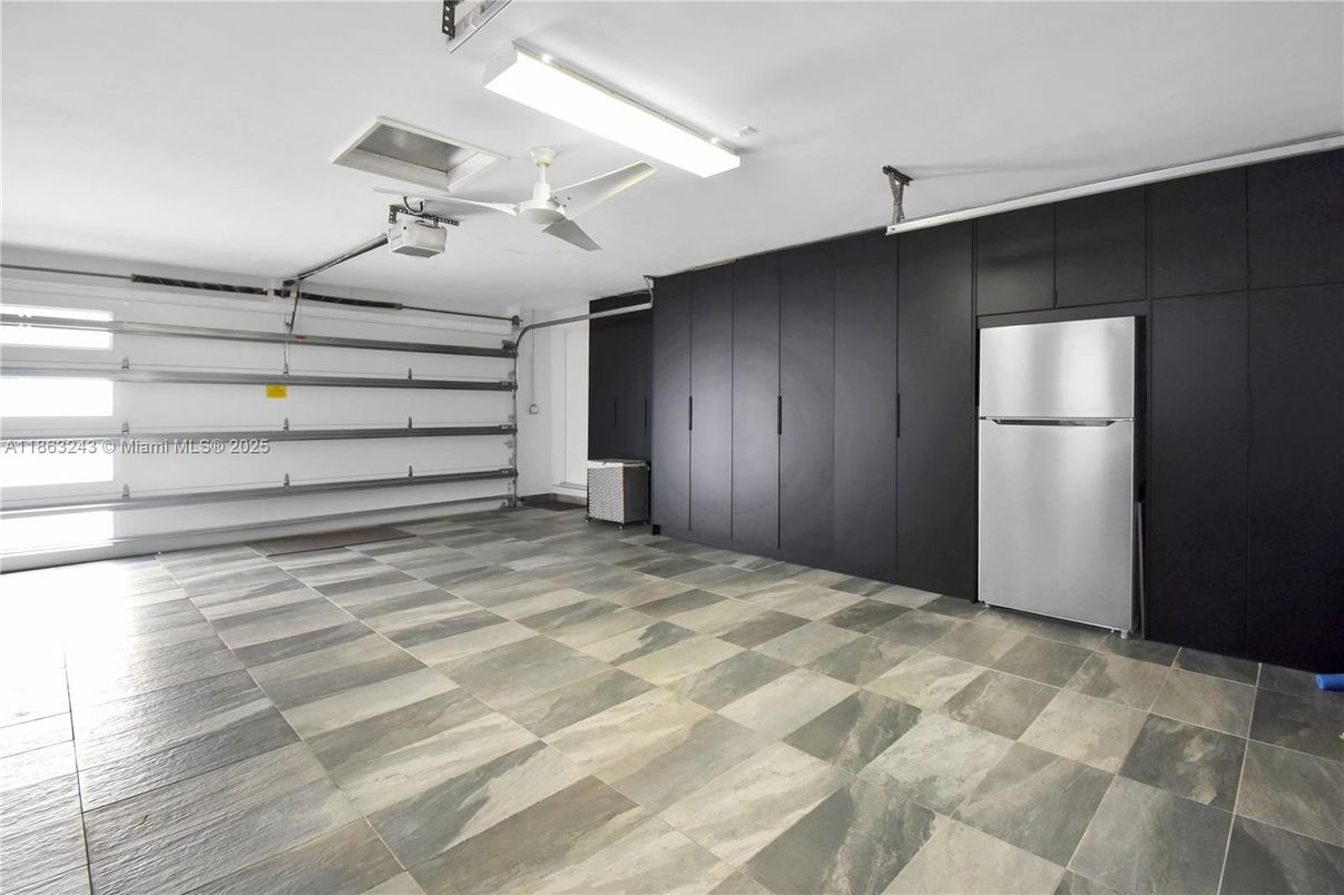 Garage, Interior