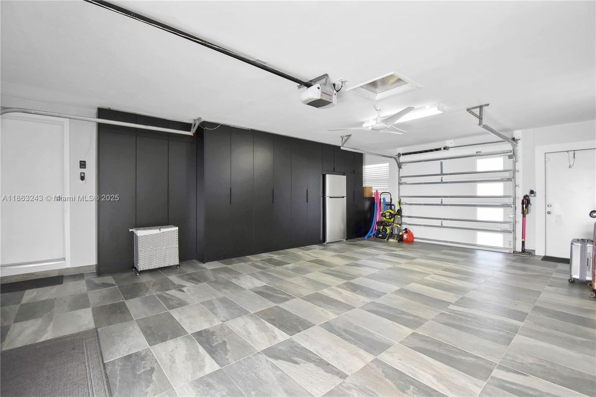 Garage, Interior