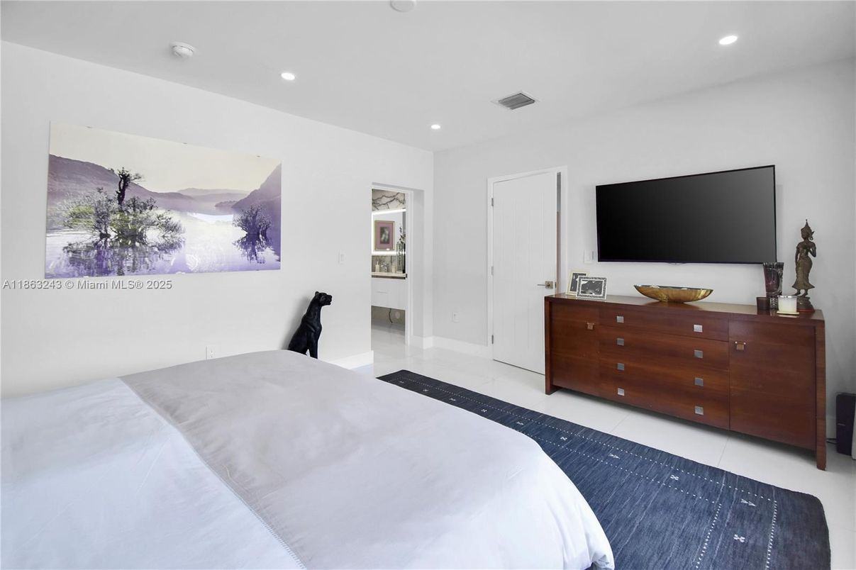 Bedroom, Interior, Recessed Lighting