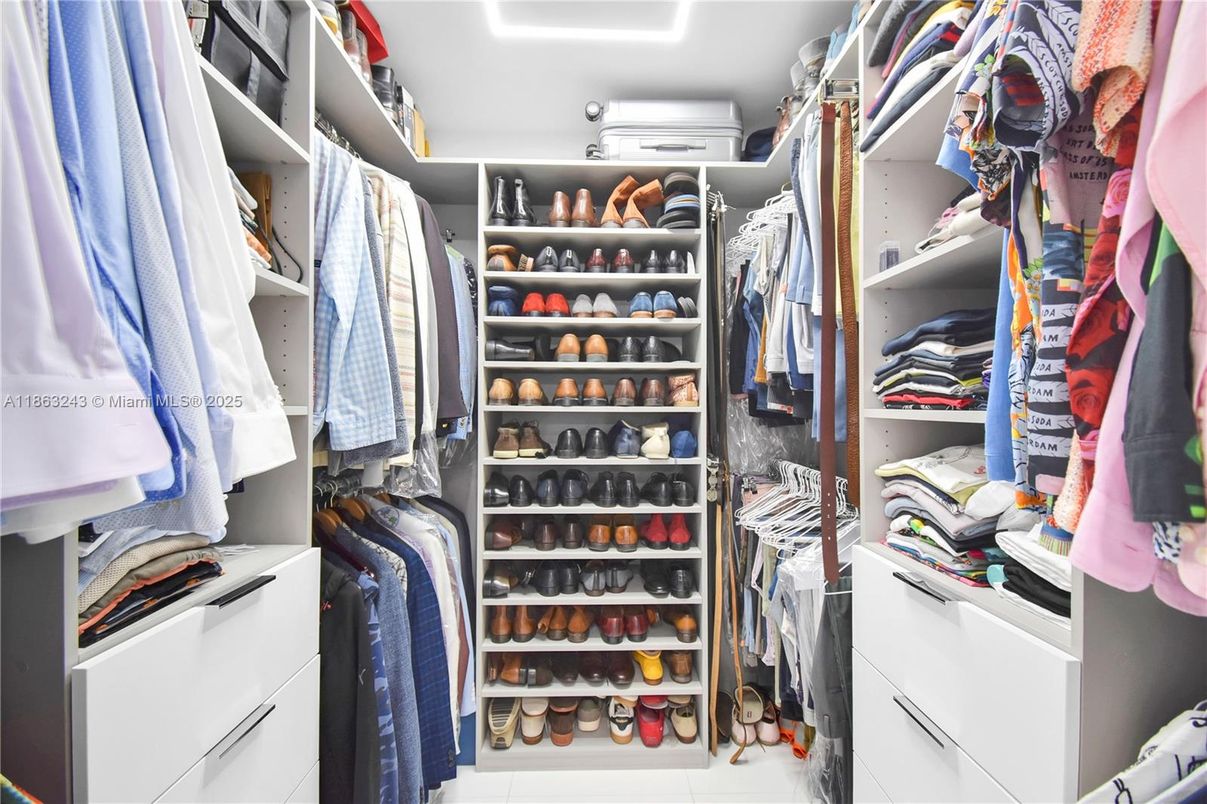 Interior, Walk-in Closets
