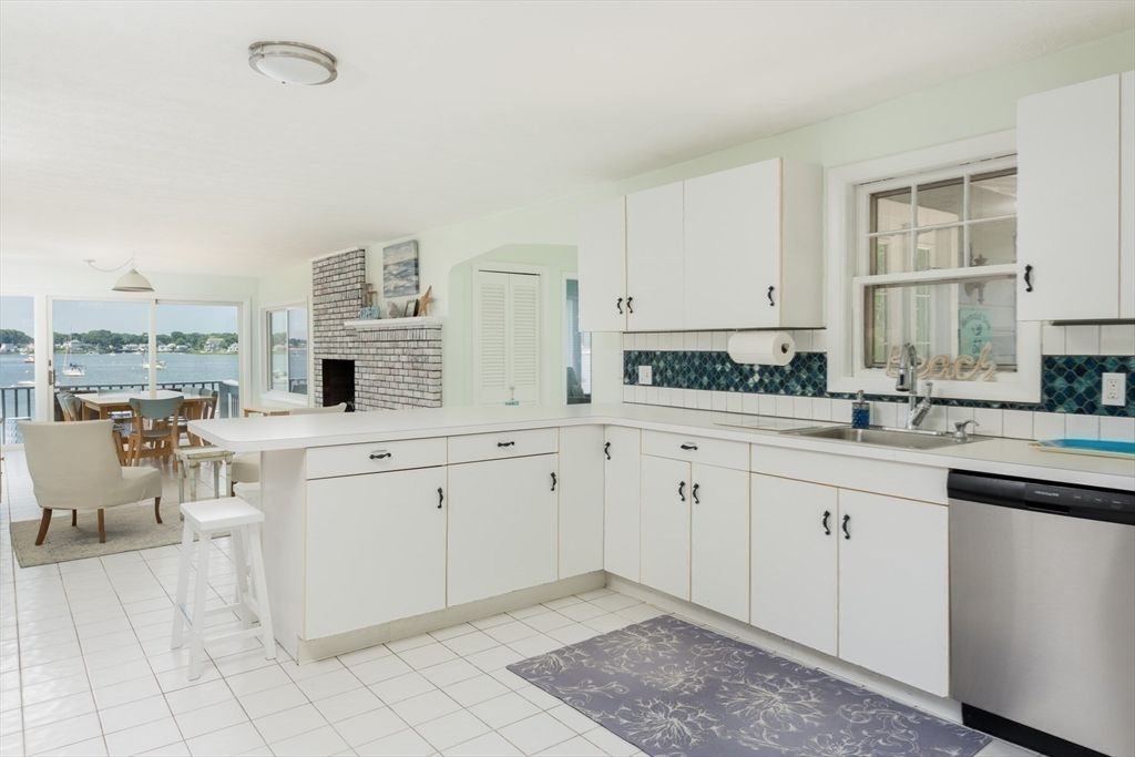 Dining room, Fireplace, Interior, Kitchen, Water