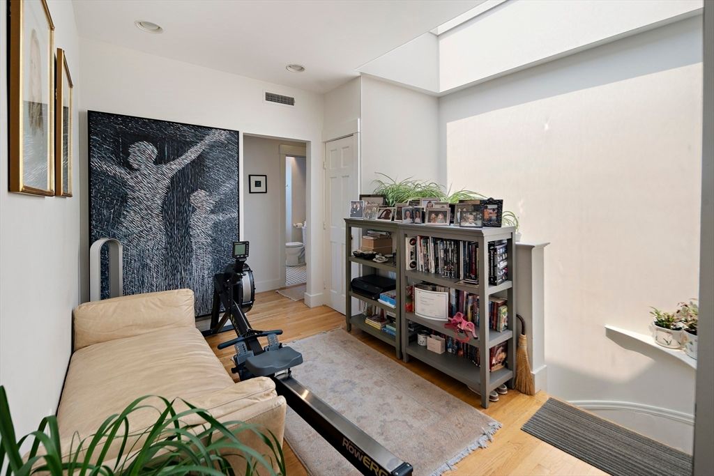 Fitness Equipment, Interior, Recessed Lighting, Wood Texture Flooring