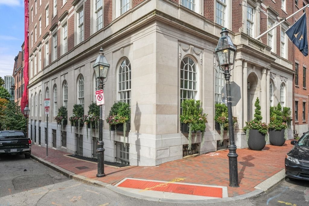 Exterior, Facade, Brick Facade, Rowhouse