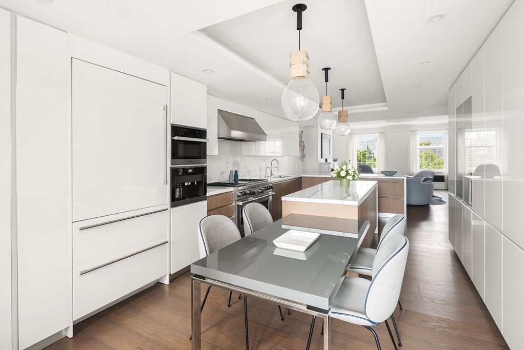 Dining room, Interior, Kitchen, Living room, Pendant Lights, Recessed Lighting, Stainless Steel Appliances, Wood Texture Flooring