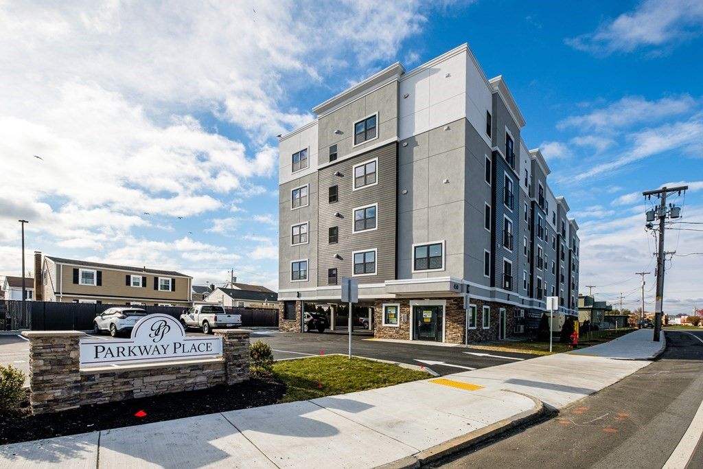 Exterior, Facade, Highrise