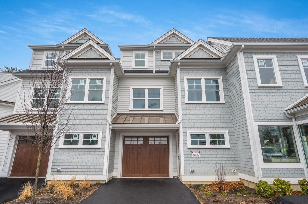 Attached, Exterior, Facade, Rowhouse