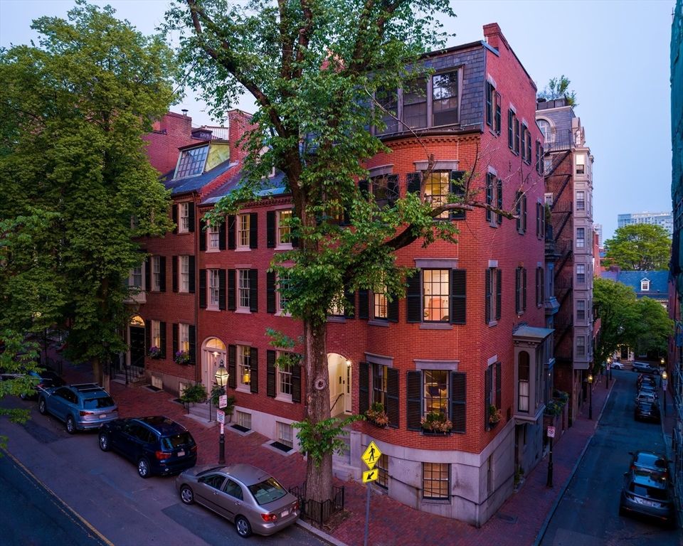 Exterior, Facade, Brick Facade, Rowhouse