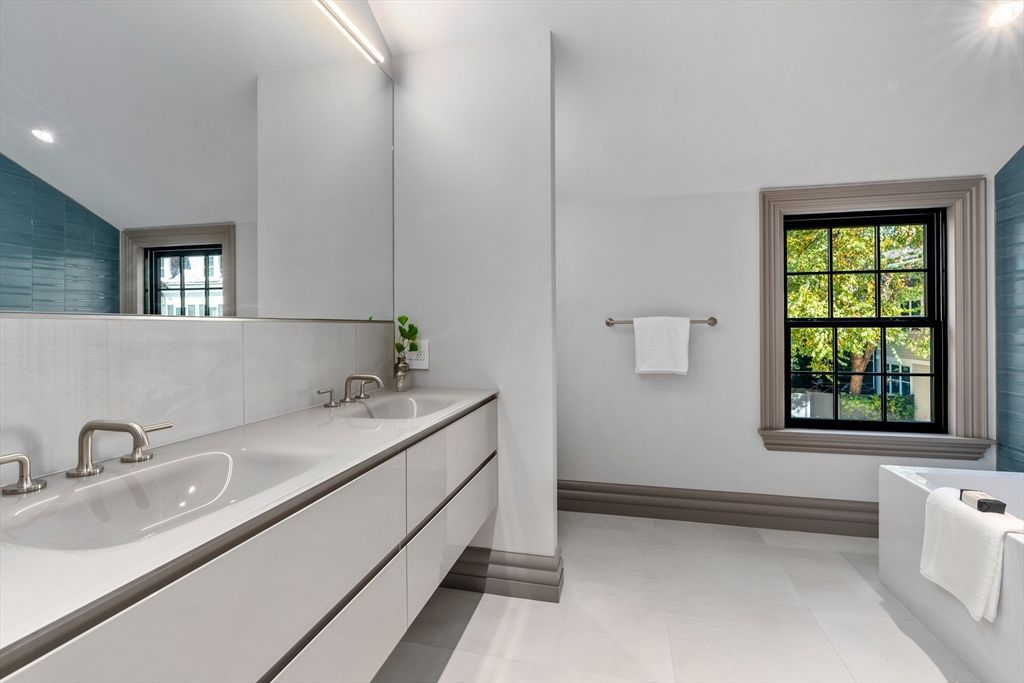 Bathroom, Dual Sink Vanities, Interior, Recessed Lighting