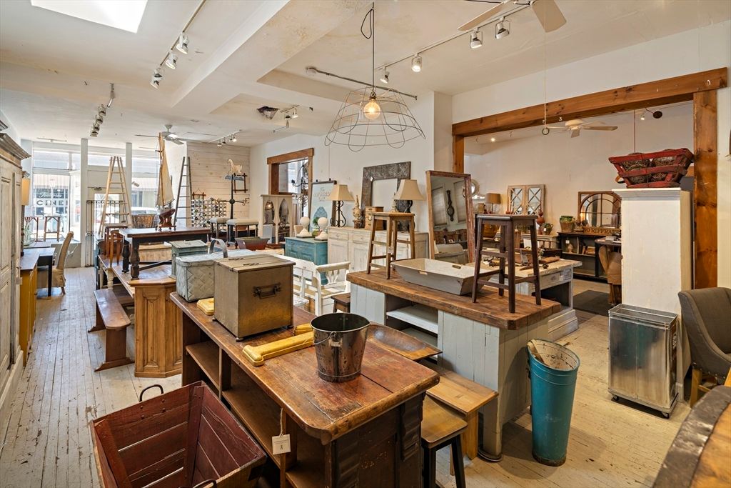 Interior, Pendant Lights, Wood Texture Flooring
