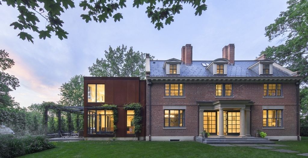 Backyard, Exterior, Facade, Brick Facade, Georgian