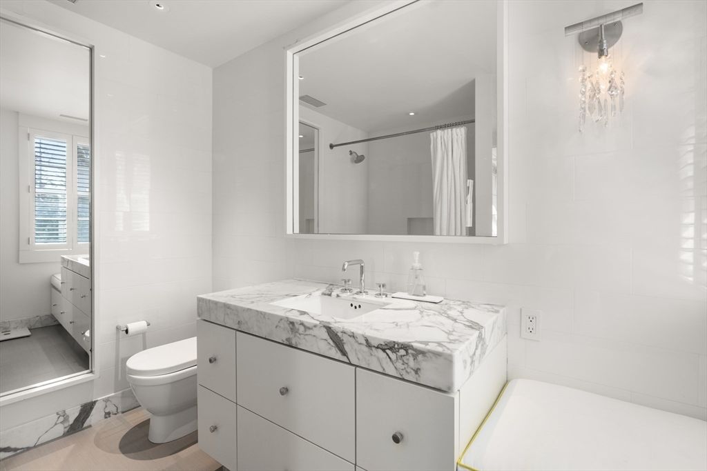 Bathroom, Interior, Recessed Lighting