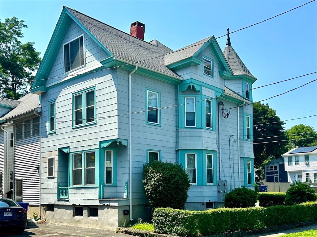 Exterior, Facade, Queen Anne Victorian