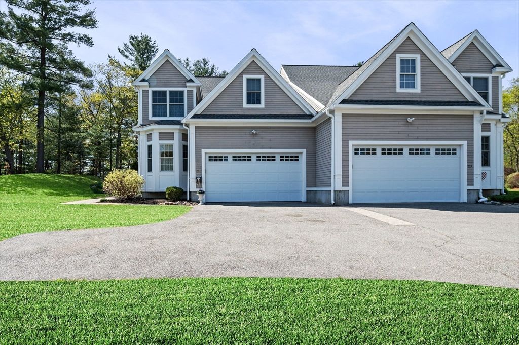 Attached, Exterior, Facade, Farmhouse