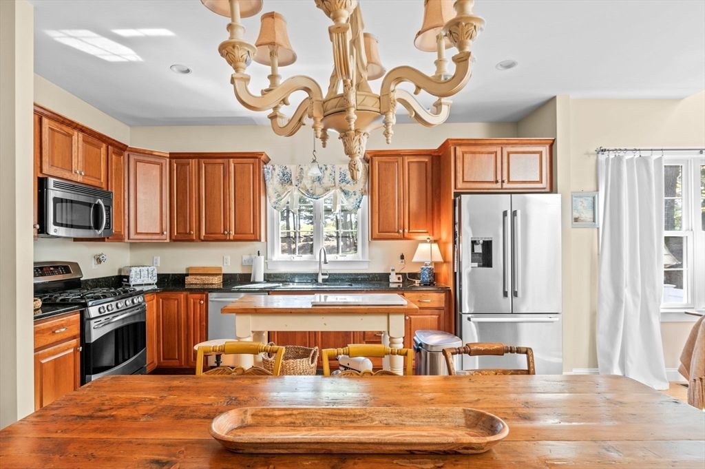 Chandelier, Dining room, Interior, Kitchen, Recessed Lighting, Stainless Steel Appliances
