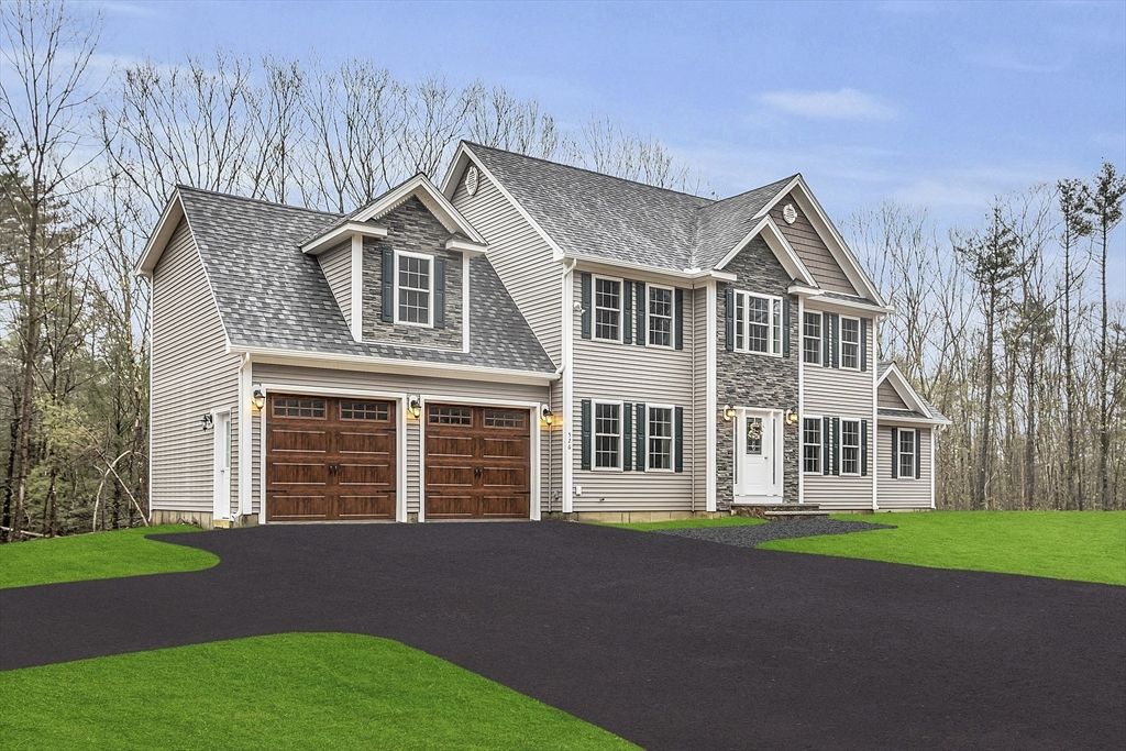 Attached, Exterior, Facade, Farmhouse