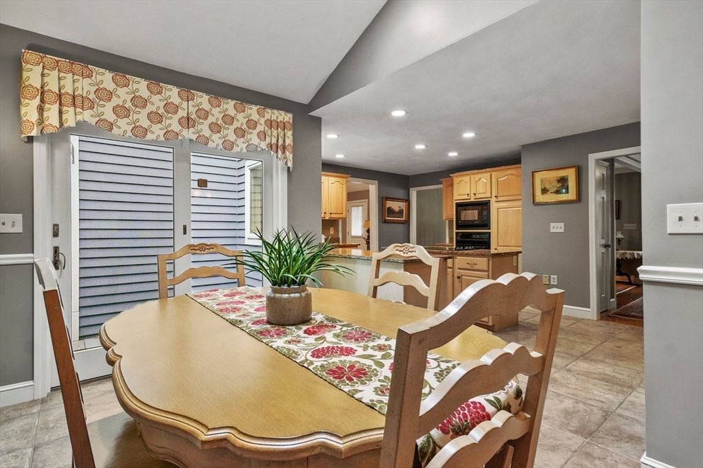 Dining room, Interior, Kitchen, Recessed Lighting