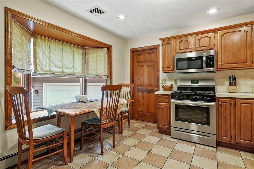 Dining room, Interior, Kitchen, Recessed Lighting, Stainless Steel Appliances