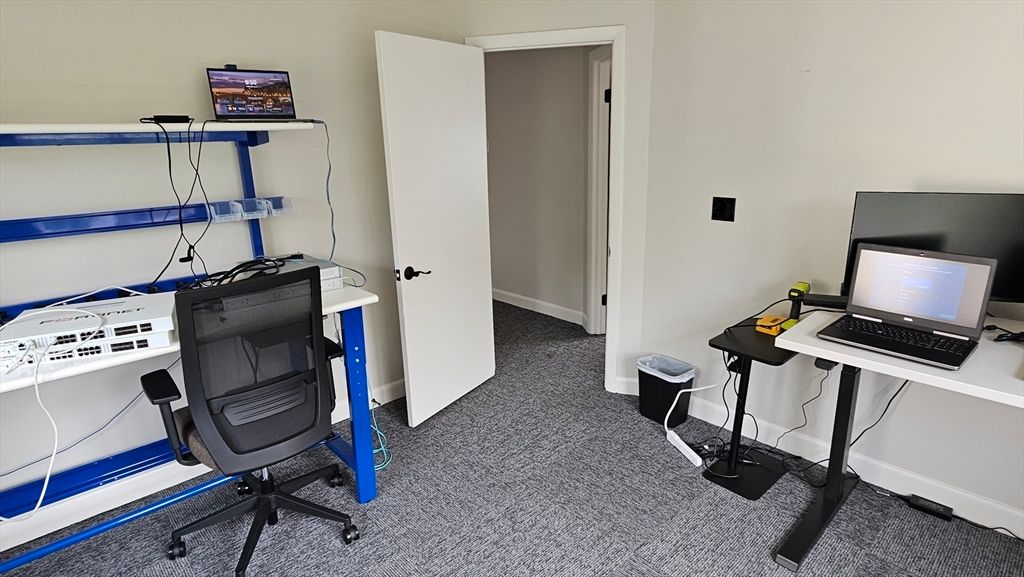 Home Office, Interior