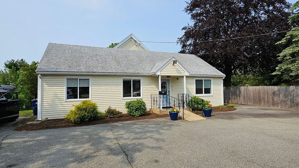 Backyard, Exterior, Facade, Cape Cod