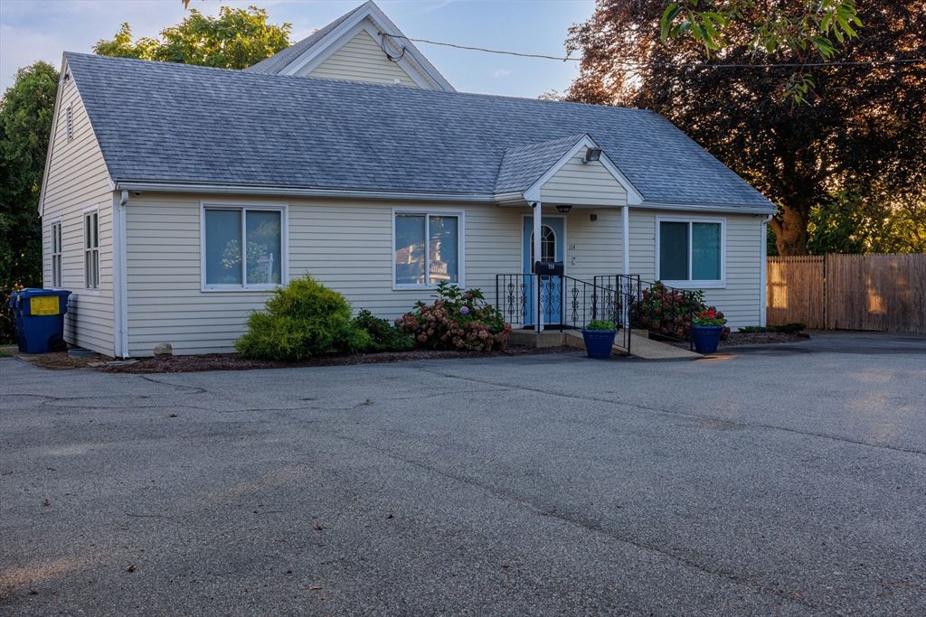 Exterior, Facade, Cape Cod