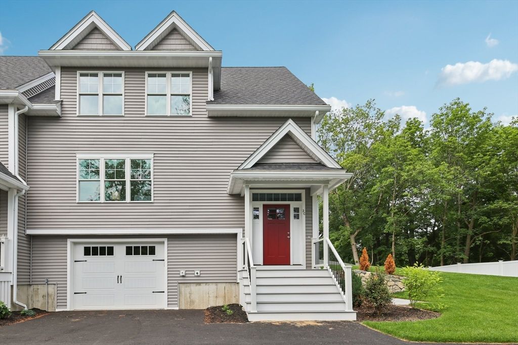 Attached, Exterior, Facade, Queen Anne Victorian